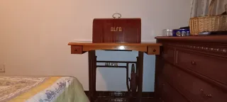 Máquina de coser Alfa antigua