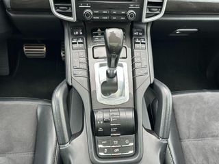 PORSCHE Cayenne GTS