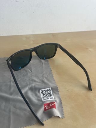 Gafas de sol Ray-Ban negras. 4 usos.