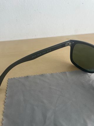Gafas de sol Ray-Ban negras. 4 usos.