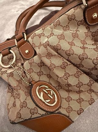 Bolso de mano y hombro Lo vendo por que no lo huzo