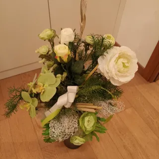 Composizione floreale artificiale