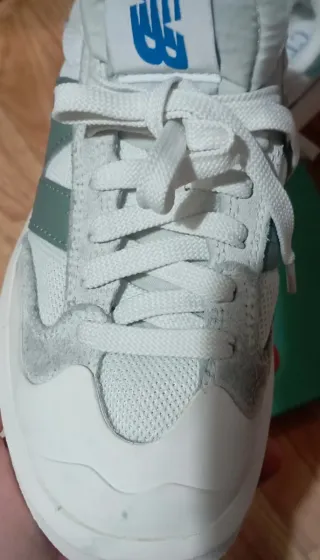 Zapatillas New Balance Blancas y Teal