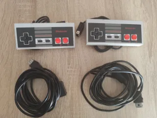 Nintendo Classic Mini NES - Incluye 2 Mandos
