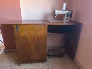 Máquina de coser Alfa beige