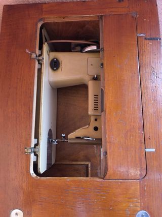 Máquina de coser Alfa beige