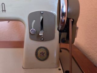 Máquina de coser Alfa beige