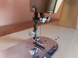 Máquina de coser Alfa beige