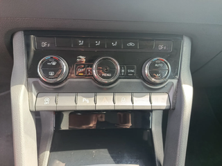 DESDE 375€ AL MES SIN ENTRADA SKODA KAROQ GRIS