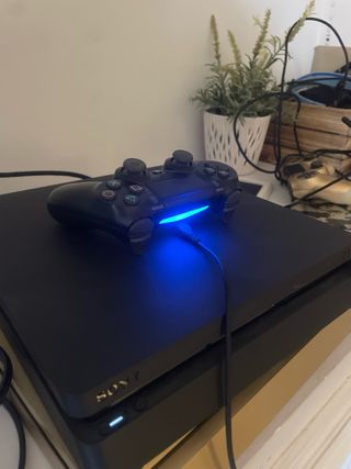 PS4 Slim Negra 500GB + Mando