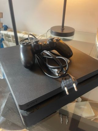 PS4 Slim Negra 500GB + Mando