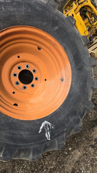 DES04-14 Rueda trasera con llanta derecha