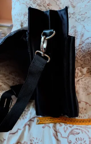 Ventiquattr'ore Blu simil pelle nera e tela