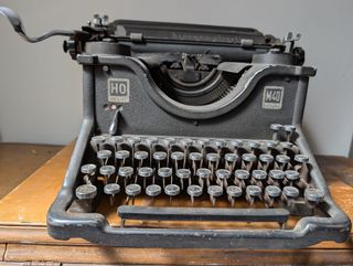 Máquina de escribir antigua Olivetti M40
