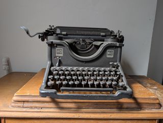 Máquina de escribir antigua Olivetti M40
