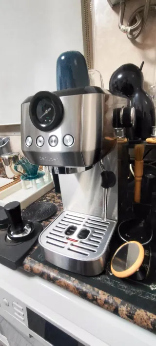 Cafetera Cecotec Power Espresso 20 y accesorios