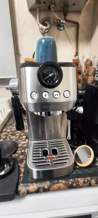 Cafetera Cecotec Power Espresso 20 y accesorios