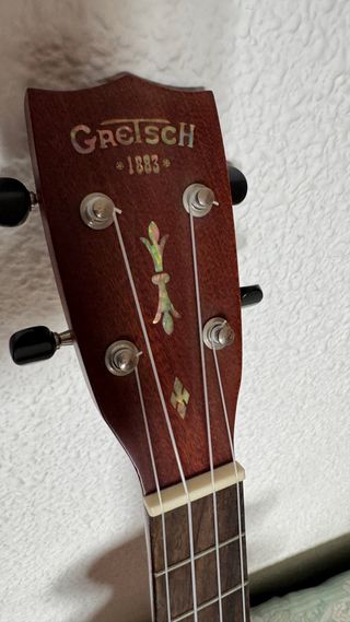 Ukelele concierto Gretsch con pastilla Fishman