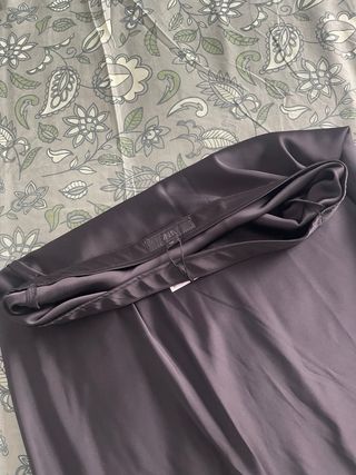 Falda midi satinada Zara