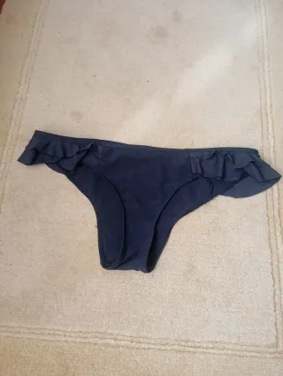 Bikini negro con volantes