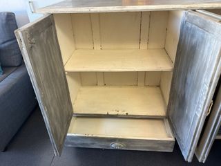 Mueble vintage puertas y cajones madera