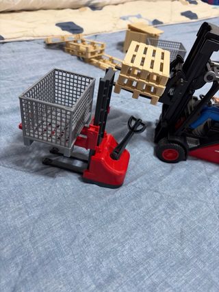 Carretilla elevadora Bruder + set logistica