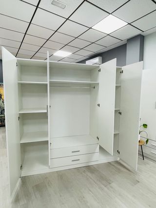 Armario blanco de madera