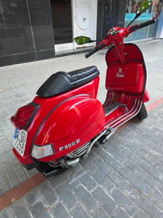 Vespa 200 DN 1984 Roja