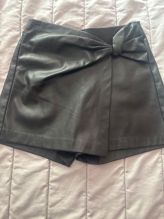 Falda pantalón polipiel Stradivarius T.34