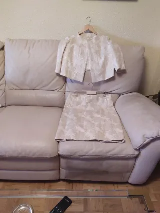 Conjunto chaqueta y falda beige/dorado