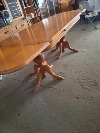 Mesa de comedor de madera