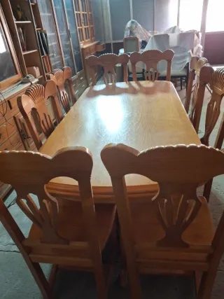 Mesa de comedor de madera