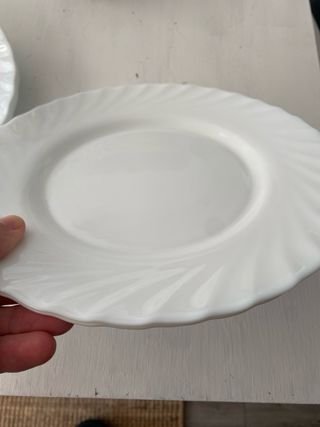 Vajilla blanca estilo clásico