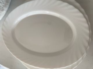 Vajilla blanca estilo clásico