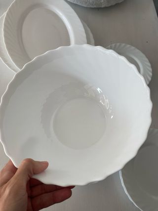 Vajilla blanca estilo clásico