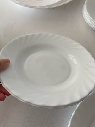 Vajilla blanca estilo clásico