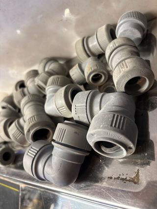 Codos y enlaces fontanería (varios)