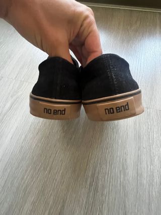 Zapatillas skate No End negras y marrones