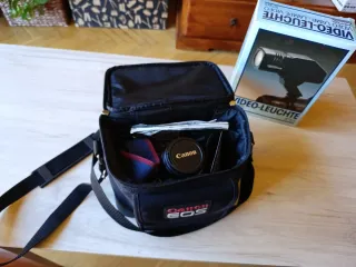 Cámara Canon EOS 300 + objetivo EF 28-80mm + bolsa