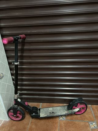 Patinete infantil negro y rosa