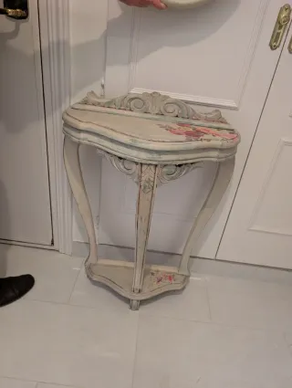 Mesa recibidor y espejo estilo vintage.
