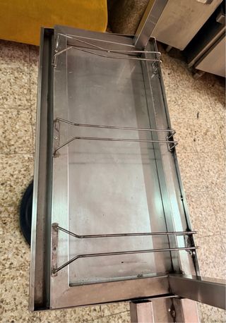 Estantería acero inoxidable  con soporte copas