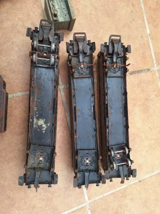 Trenes antiguos de hojalata