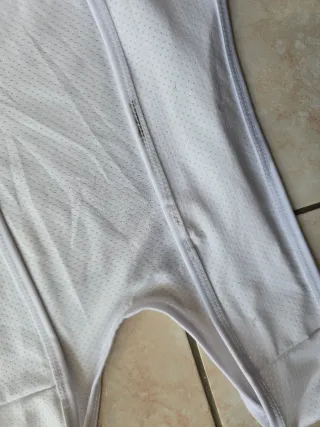 Pantaloncini con bretelle da ciclista