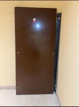 Puerta blindada antiokupas