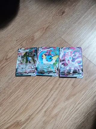 3 Cartas Pokémon VMAX (Garbodor, Vaporeon, Sylveon