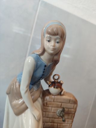 Figura porcelana CLEAN-Esp tipo Lladró