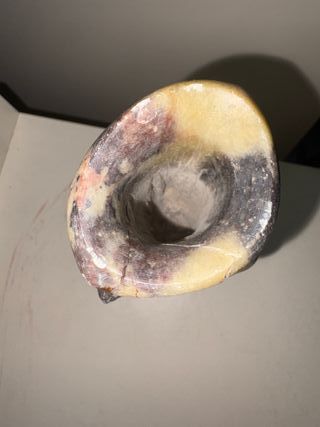 Vaso antico in pietra scolpita