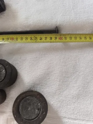 Balanza romana antigua con pesas