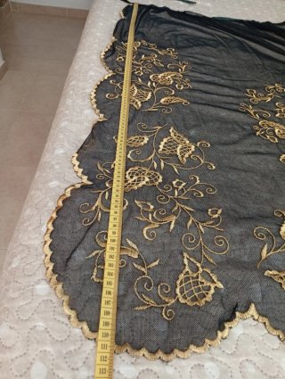 Manteleta y delantal fallera negro y dorado